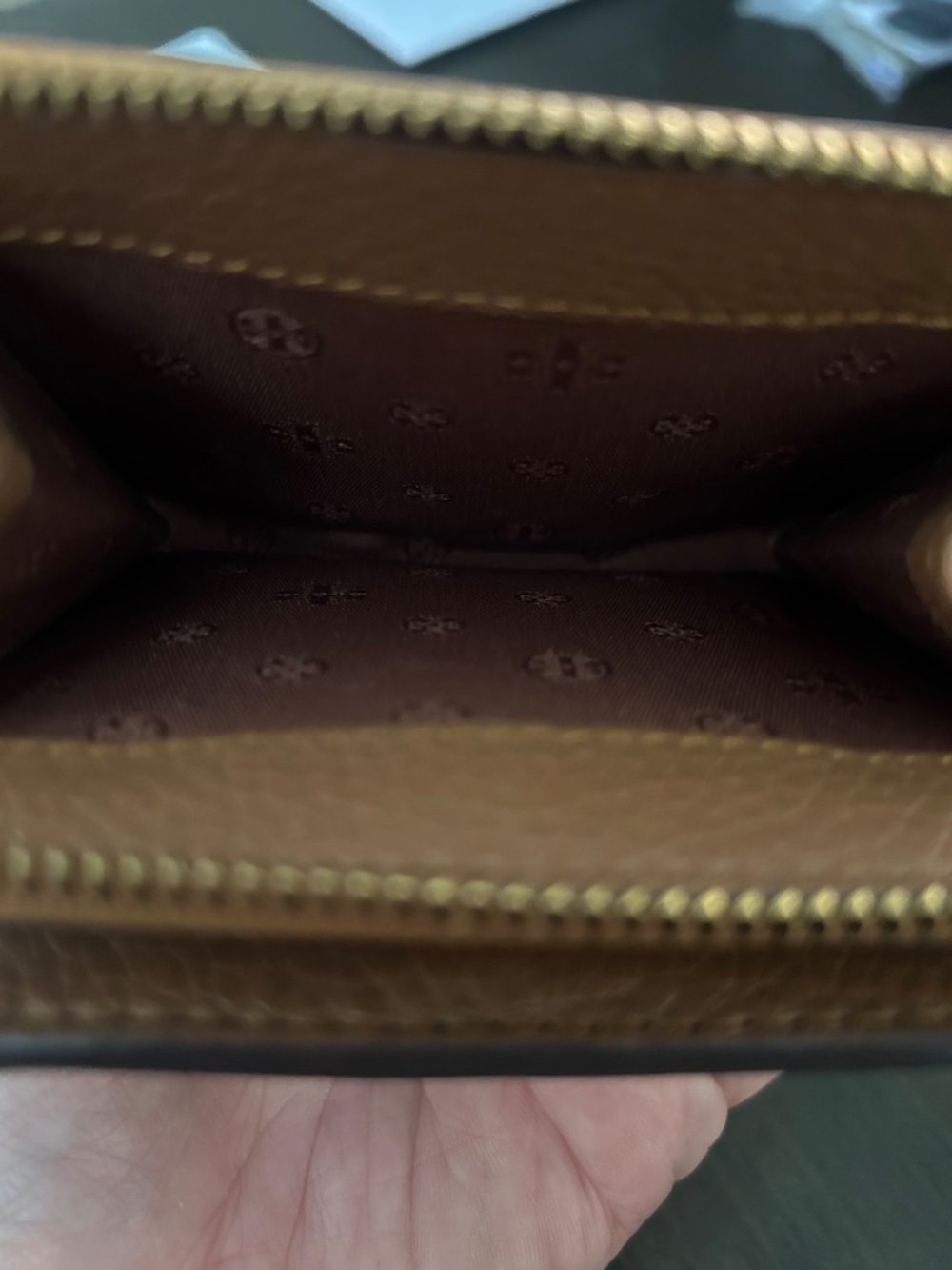 Tory Burch Logo Wallet - Picture 4 of 7